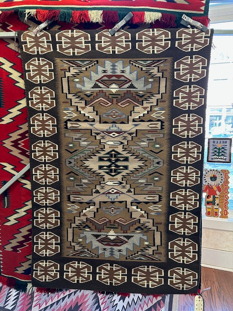 Teec Nos Pos Navajo rug for sale, navajo weaving, authentic navajo rug, Telluride art gallery, telluride home furnishings, navajo textiles