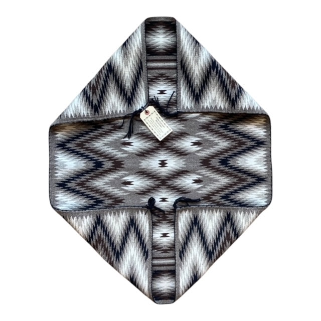 Very Fine Natural Wool Eye Dazzler 25"x 32" - Delphine Logg