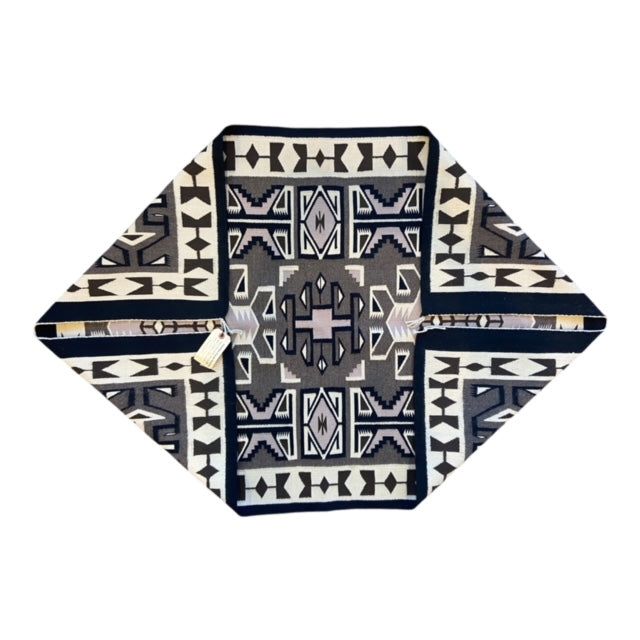 Old Style Teec Nos Pos 35"x50" - Caroline Begay